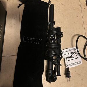 Pretty in a Minute Black Curling Iron